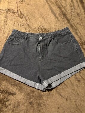 Cider Charcoal Rolled-Hem Denim Shorts Size 1X..NWT